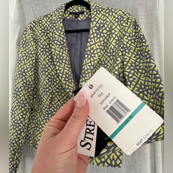 NWT - Zac & Rachel Blazer. Size 16. - Picture 3 of 5